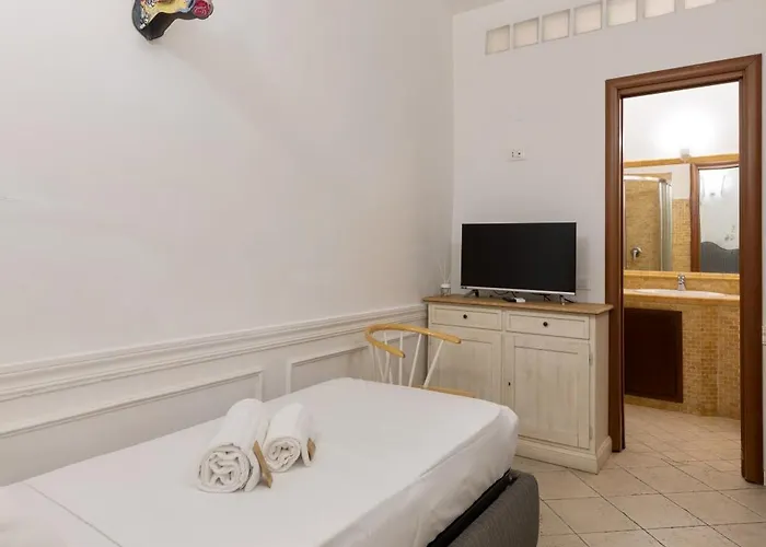 Domus 14 לינה וארוחת בוקר 3*