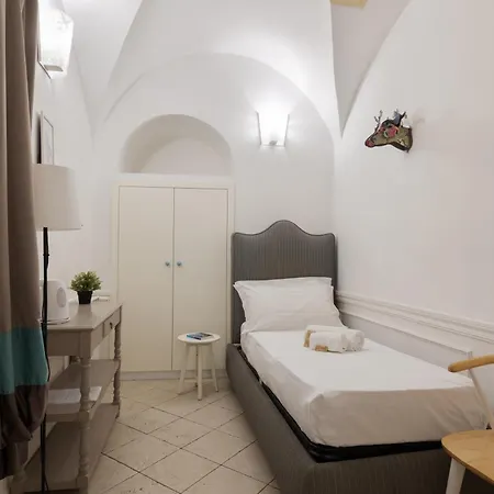 Domus 14 * Rome